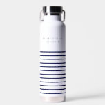 Nautical Stripe Navy Blue Stylish Modern Wa Trinkflasche<br><div class="desc">Ein minimalistisches Design in marineblau auf weißem Hintergrund. Der Text kann einfach für ein einzigartiges Design angepasst werden!</div>