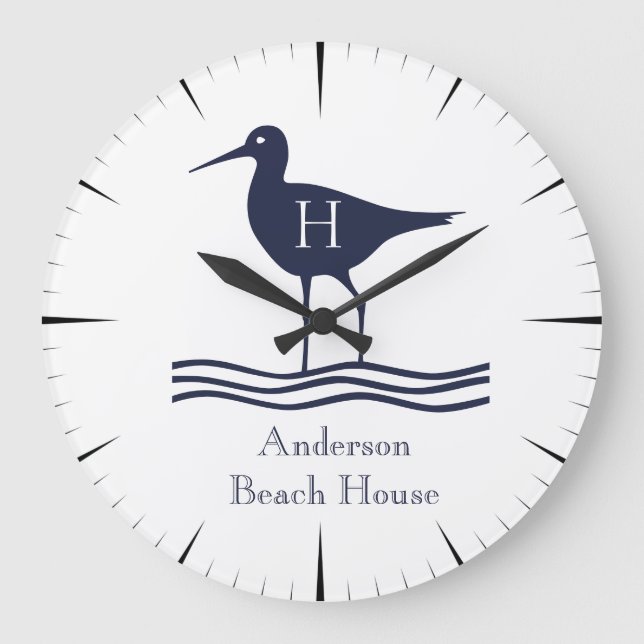Nautical White Sandpipe Navy Blue Coastal Monogram Große Wanduhr (Vorderseite)