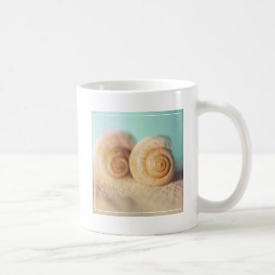 Nautilus-Muscheln auf Strand Tasse