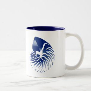 Nautilus-Schnecke - marineblau und weiß Zweifarbige Tasse