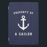Nautische Eigenschaft eines Seemanns Apple 10.5" i iPad Pro Cover<br><div class="desc">Nautical property eines Seemanns Apple 10.5" iPad Pro. Maßgeschneidertes maritimes Geschenk Geburtstags Idee für Bootsführer,  Segler,  Ehefrau,  Freundin,  etc. Marineblau und weiß. Bootanker Logo mit großen Buchstaben. Personalisierte Computerzubehör für ihn und sie.</div>