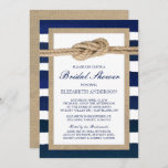 Nautische Knot-Navy-Streifen Rustikales Brautparty Einladung<br><div class="desc">Die perfekte Brautdusche für eine Hochzeit oder ein Ereignis mit Wassersport. Dieses Produkt ist mit einem marineblau-blau gestreiften Hintergrund mit einem Seil in einem nautischen Knoten verbunden. Eingerahmt von einer Einbruchstruktur. Die perfekte Mischung aus zeitlosem nautischen Stil und rustikalen modernen Akzenten.</div>