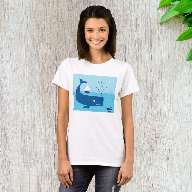Nautischer Wal und Segelboot Blaues Meer T-Shirt (Von Creator hochgeladen)