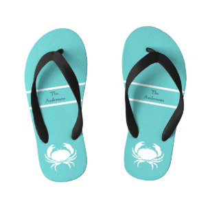 Nautisches Design mit weißer Krabbe auf Aquamarine Kinderbadesandalen