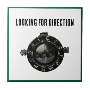 Navigation Adventure im militärischen Kompass Fliese