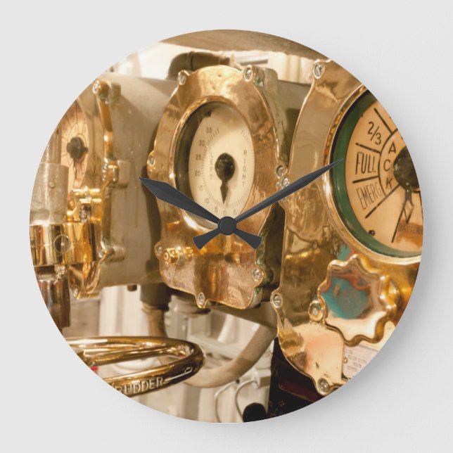 Navigational Gauges and Instruments on Submarine Große Wanduhr (Vorderseite)