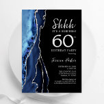 Navy Agate Silver Black Überraschung 60. Geburtsta Einladung<br><div class="desc">Navy blau,  schwarz und silber agate überraschen 60. Geburtstag Einladung. Elegantes modernes Design mit königsblauen Aquarellfarben,  marmorgeode Hintergrund,  Imitats Glitzer Silber und Typografie Drehbuch Schriftart. Die trendige Einladungskarte eignet sich perfekt für eine stilvolle Damenfeier. Gedruckte Zazzle-Einladungen oder Sofortdownload digitaler Druckvorlage.</div>