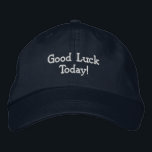 Navy bestickte Cap - Viel Glück Heute! Cotton Hat Baseballkappe<br><div class="desc">Diese Baumwollkappe ist mit der viel versprechenden Botschaft "Viel Glück heute!" bestickt in einem sauberen und stilvollen Schriftart. Das verstellbare Gurtband sorgt für eine komfortable Einheitsform. Diese aus robuster Baumwolle gefertigte Kappe verbindet Praktikabilität mit einer motivierend Touch und macht sie zu einem perfekten Geschenk für jeden, der auf eine neue...</div>