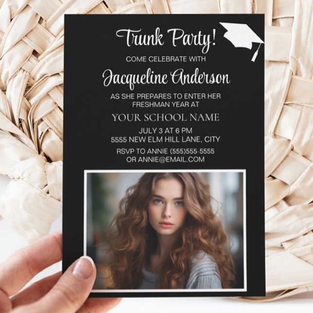 Navy Biue White Graduation Cap Trunk Party Foto Einladung (Black graduation trunk party photo invitation)