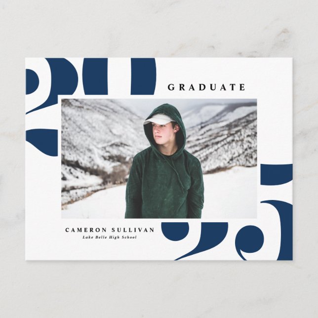 Navy Blue 2025 Fett Typografie Foto Abschluss Einladungspostkarte (Vorderseite)