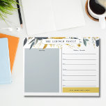 Navy Blue and Gold Floral Weekly Calendar Notepad Notizblock<br><div class="desc">Organisieren Sie sich wieder zur Schule und zeigen Sie Ihren Schulgeist mit diesem blauen und goldenen Wasserfarben-Wochenkalender, der fünf individuelle Textbereiche enthält, mit denen Sie Ihr wöchentliches Notizbuch für Familie oder Lehrer nach Ihren Wünschen anpassen können. Zu den vorgeschlagenen Bereichen zählen ein Titelbereich für Ihren Nachnamen, ein Hinweis/Vergessen-Bereich, ein Titel...</div>