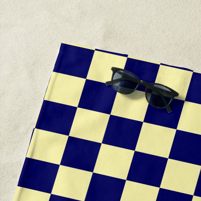 Navy Blue and Yellow Checkerboard Pattern Strandtuch (Beispiel)