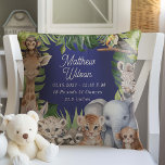 Navy Blue Baby Birth Stats Jungle niedlicher Tiere Kissen<br><div class="desc">Herzlich willkommen in einer Welt der Abenteuer mit dem Safari Jungle Animals Baby Boy Kinderzimmer Kissen, eine charmante Ergänzung zu seinem ersten Heiligtum. Dieses Kissen bietet eine reizvolle Auswahl an tropischen Wasserfarben und Dschungeltieren und verleiht dem Kinderzimmer ein spielerisches und dennoch ruhiges Ambiente. Personalisieren Sie es mit dem Namen, dem...</div>