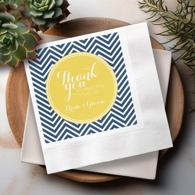 Navy Blue Chevrons mit Custom Yellow Monogram Serviette (Personalized Wedding Thank You Napkins)