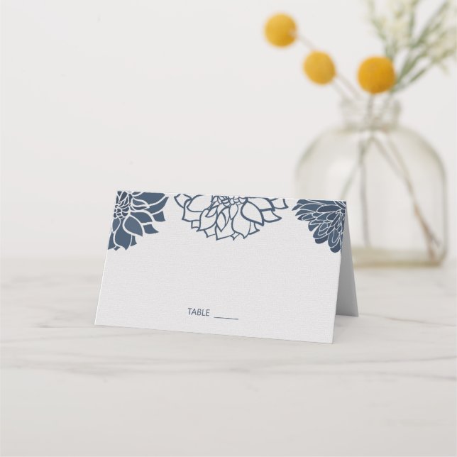 Navy Blue Dahlia Floral Wedding Platzkarte (Vorderseite)