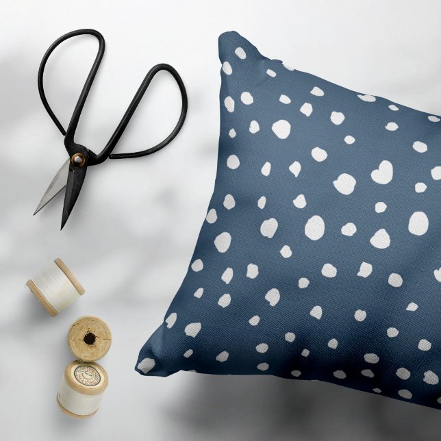 Navy Blue Dalmatian Spots, Dalmatian Dots, Dotted Dekokissen (Von Creator hochgeladen)