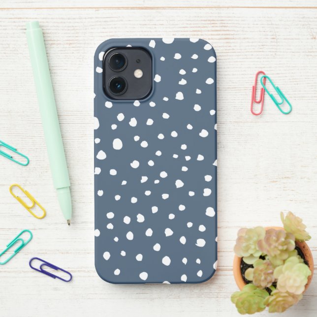 Navy Blue Dalmatian Spots, Dalmatian Dots, Dotted iPhone Hülle (Auf dem Schreibtisch)