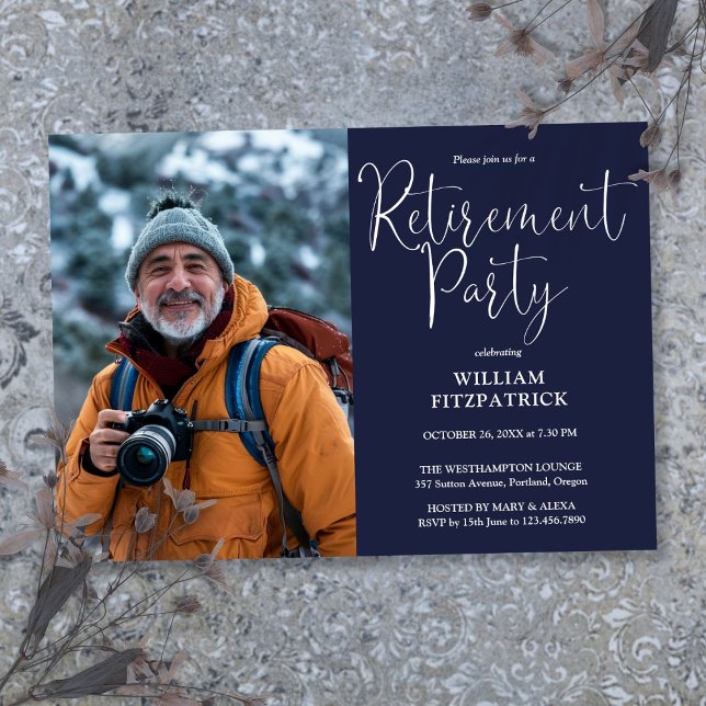 Navy Blue Elegante Script Foto Retirement Party Einladung (Navy Blue Elegant Script Photo Retirement Party Invitation)