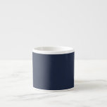 Navy Blue Espressotasse<br><div class="desc">Dieser dunkle Schatten der beliebtesten Farbe der Welt wurde einst als marinahlau bezeichnet und wird seit dem 18. Jahrhundert von der britischen Marine verwendet. Marineblau steht für Vertrauen und Stabilität und ist weniger aufgeschlossen als hellere Blautöne. Marineblau ist konservativ und erinnert an Gefühle der Tradition und der Konventionen.</div>