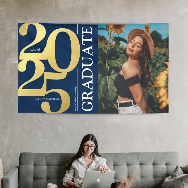 Navy Blue Gold 2025 Graduate Foto Abschluss Banner (Von Creator hochgeladen)