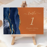 Navy Blue Gold Agate Burnt Orange Wedding Tischnummer<br><div class="desc">Der links Rand dieser eleganten,  modernen Hochzeitskarte weist eine marineblau-blaue Aquarellgrenze mit vergoldetem Imitat-Glitzer auf. Der anpassbare Text kombiniert goldfarbene Handschrift,  kursiv und kopperplate Schriftart auf einem verbrannten orangen Hintergrund.</div>