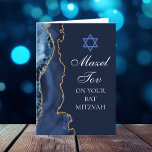 Navy Blue Gold Agate Mazel Tov Bat Mitzvah Karte<br><div class="desc">Elegantes marineblau und goldfarbenes Dekor schmückt die Seite dieser modernen Bat Mitzvah Party Gratulations-Karte. Mazel Tov! Passen Sie es unter dem Star of David an. Perfekte Grußkarte für eine schicke,  stilvolle jüdische Familie,  die ein Mädchen feiert,  das zur Tora gerufen wird.</div>