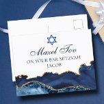 Navy Blue Gold Custom Bar Mitzvah Mazel Tov Postkarte<br><div class="desc">Elegantes marineblau und goldenes Age schmückt die Seite dieses modernen Bar Mitzvah Party Glückwunsch Postcard. Mazel Tov! Passen Sie es unter dem Star of David an. Perfekte Postkarte für eine schicke,  stilvolle jüdische Familie,  die einen Jungen feiert,  der zur Tora gerufen wird.</div>