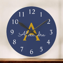Navy Blue Gold Modern Script Girl Monogram Name Runde Wanduhr