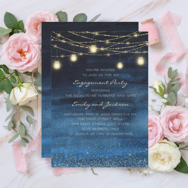 Navy Blue Gold String Lights Engagement Party Einladung (Navy blue and gold string lights engagement party invitation)
