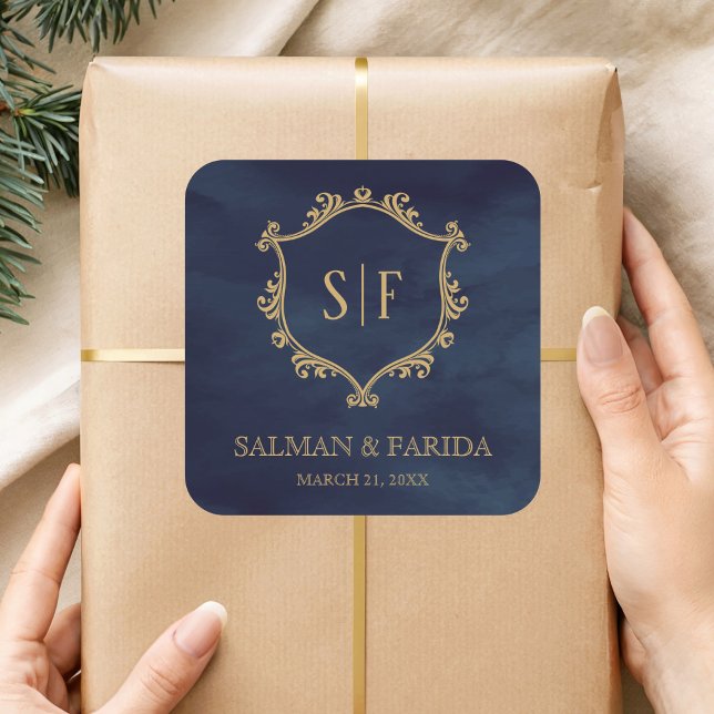 Navy Blue Gold Wappen Monogram Gastgeschenk Hochze Quadratischer Aufkleber (Von Creator hochgeladen)