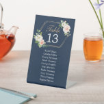 Navy Blue Individual Seating Chart Tischnummern Sockelschild<br><div class="desc">Helfen Sie Ihren Gästen, mit diesen eleganten, individuellen Sitzplakatschildern ihren Platz zu finden. Personalisieren Sie einfach jedes Schild mit der Tischnummer und den Namen des Gastes, und fügen Sie dann zum Warenkorb hinzu! Erstellen Sie so viele, wie Sie brauchen! Sehen Sie sich die gesamte Navy Blue Gold Blush Kollektion an,...</div>