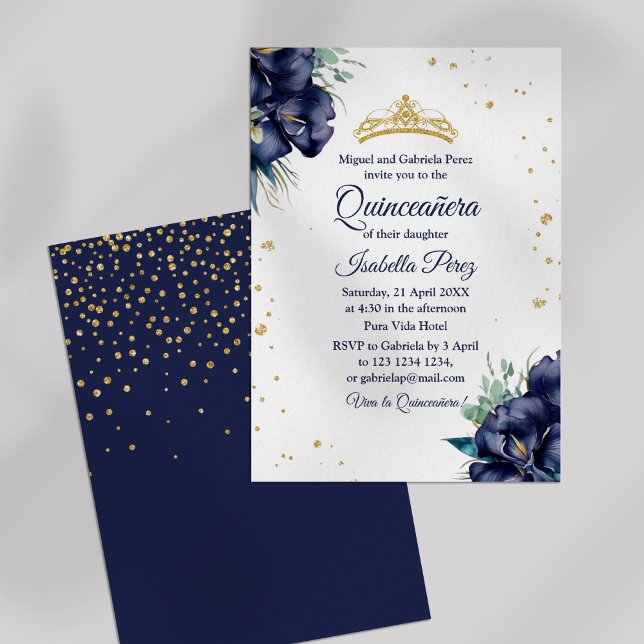 Navy Blue Iris und Glitzer Tiara Quinceanera Einladung (Navy Blue Iris and Glitter Tiara Quinceanera Invitation on off-white background.)