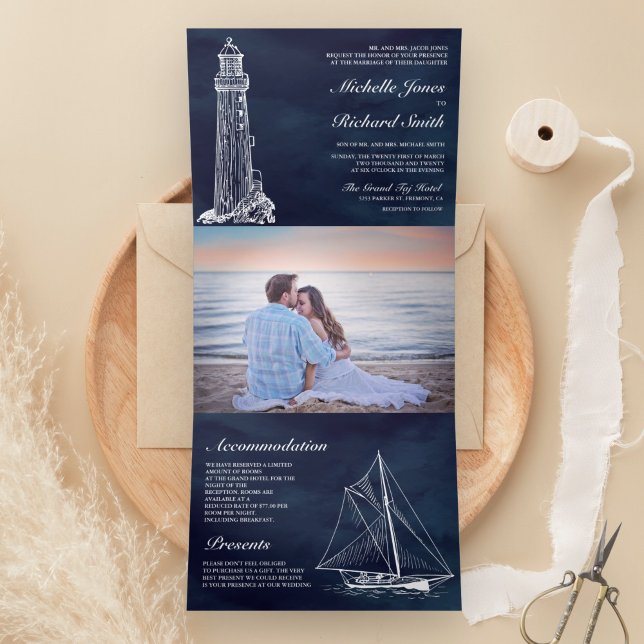 Navy Blue Lighthouse Sailboat Nautical Wedding Dreifach Gefaltete Einladung (Von Creator hochgeladen)