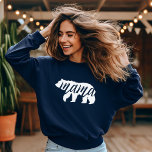 Navy Blue Mama Bear Sweatshirt<br><div class="desc">Maßgeschneiderte bedruckte Bekleidung mit modischer Mama Bear Grafik. Besuchen Sie unser Geschäft für das passende Baby Bären Design. Klicken Sie auf Anpassen, um das Design mit Ihrem eigenen Text und Bildern zu personalisieren. Wählen Sie aus einer Vielzahl von Shirt-Stilen und -Farben.</div>