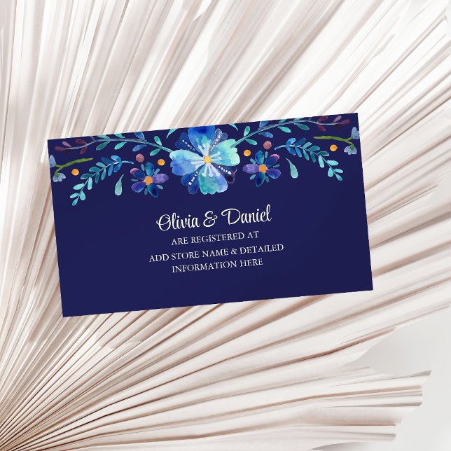 Navy Blue Mexican Blume Fiesta Wedding Registry Begleitkarte (Navy Blue Mexican Flower Fiesta Wedding Registry Enclosure Card on a sunny white dry palm leaf.)