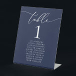 Navy Blue Minimalistisch Wedding Tischnummer Sockelschild<br><div class="desc">Schön,  elegant,  modern und minimalistisch,  Tischnummer-Karte. Vollständig anpassbar. **BITTE BEACHTEN SIE: Um zu bestellen,  passen Sie einfach Ihre Tischnummer an und fügen Sie jede Nummer einzeln in Ihren Warenkorb ein. Dann Karo raus,  wenn du fertig bist.</div>