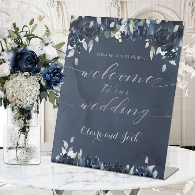 Navy Blue Peony Silver Calligraphy Welcome Wedding Sockelschild (Von Creator hochgeladen)