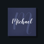 Navy Blue personalisiert Monogram und Name Leinwanddruck<br><div class="desc">Personalisiertes Monogramm und Familiennamensgeschenk mit Namen im modernen,  weißen Skript-Schriftart-Stil und Monogramm in hellblau modernen Drehbuch-Schriftart-Stil als Hintergrund auf marineblau Hintergrund.</div>