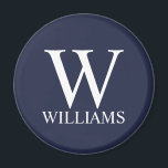 Navy Blue Personalisiert Monogram und Name Magnet<br><div class="desc">Personalisierte Monogram und Name Gift sind mit personalisierter Monogramm und Namen im klassischen Serif-Schriftart-Stil auf marineblau Hintergrund ausgestattet. Perfekt als Urlaubsgeschenke,  Familienfavoriten und für alle besondere Anlässe Wiedersehen.</div>