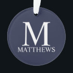 Navy Blue Personalisiert Monogram und Name Ornament<br><div class="desc">Personalisierte Monogram und Name Gift sind mit personalisierter Monogramm und Namen im klassischen Serif-Schriftart-Stil auf marineblau Hintergrund ausgestattet. Ideal für Ferien,  Wiedersehen und besondere Anlässe.</div>