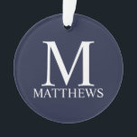 Navy Blue Personalisiert Monogram und Name Ornament<br><div class="desc">Personalisierte Monogram und Name Gift sind mit personalisierter Monogramm und Namen im klassischen Serif-Schriftart-Stil auf marineblau Hintergrund ausgestattet. Ideal für Ferien,  Wiedersehen und besondere Anlässe.</div>