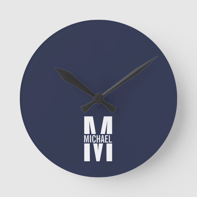 Navy Blue Personalisiert Monogram und Name Runde Wanduhr (Vorderseite)