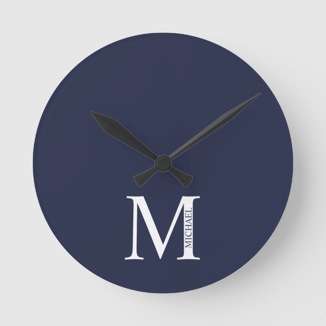 Navy Blue Personalisiert Monogram und Name Runde Wanduhr (Vorderseite)