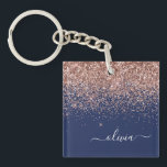 Navy Blue Rose Gold Blush Pink Glitzer Monogram Schlüsselanhänger<br><div class="desc">Navy Blue und Rose Gold Blush Pink Imitats Foil Sparkle Glitzer Script Monogram Name Schlüsselanhänger. Das macht den perfekten 16 Geburtstag,  Hochzeit,  Brautparty,  Jubiläum,  Babydusche oder Junggeselinnen-Abschied Geschenk für jemanden,  der Lieben glamourösen Luxus und schicke Stile.</div>