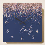 Navy Blue Rose Gold Blush Pink Glitzer Monogram Uhr<br><div class="desc">Navy Blue und Rose Gold - Blush Pink Sparkle Glitzer Script Monogram Name Clock. Das macht den perfekten 16 Geburtstag,  Hochzeit,  Brautparty,  Jubiläum,  Babydusche oder Junggeselinnen-Abschied Geschenk für jemanden,  der Lieben glamourösen Luxus und schicke Stile.</div>