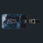 Navy Blue & Rose Gold Foil Agate Marbella The Brid Gepäckanhänger<br><div class="desc">Navy Blue & Rose Gold Foil Watercolor Marmor Agate Gilded Geode Design,  mit modernen und Script-Schriftart. Trendy und Chic Hochzeit der Bride Gepäck Tag! ~ Karo mein Shop zu sehen,  die gesamte Hochzeitssuite für dieses Design!</div>