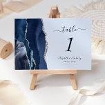 Navy Blue Silver Agate Pastel Wedding Tischnummer<br><div class="desc">Der links Rand dieser eleganten modernen Hochzeitskarte weist eine marineblau-Aquarellgrenze auf,  die mit Imitaten aus silberfarbenem Glitzer bestickt ist. Der anpassbare Text kombiniert marineblaue Handschrift,  kursiv und kopperplate Schriftart auf pastellblauem Hintergrund.</div>
