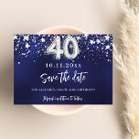 Navy Blue Silver Stars 40. Geburtstag Save The Date<br><div class="desc">Ein modernes und elegantes Save the Date für einen 40. Geburtstag. Ein marineblau mit silbernen Imitaten dekorierter Hintergrund. Personalisieren und fügen Sie Datum und Namen hinzu. Die blaue Farbe ist ungleichmäßig. Der Text: Save the Date ist mit einem großen angesagten,  handgeschriebenen Stilskript geschrieben.</div>