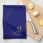Navy Blue Solid Color Gold Mit Monogramm Name Geschirrtuch<br><div class="desc">Individuelle Upload Fügen Sie Ihren Foto- oder Logo-Text elegant Moderne Niedliche Mit Monogramm Küche & Essens / Tisch & Küche Linens/ Erstname Familienname Template Gold Monogram Navy Blau Farbkastenhandtuch.</div>