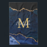 Navy Blue und Gold Marmor Agate Geschirrtuch<br><div class="desc">Dieses Küchentuch mit elegantem und glamourösem Marmorboden mit geode gemstone Details und Imitaten goldenen Glitzer Akzente. Das Monogramm kombiniert handgeschriebene Skripte mit modernen serifenlosen Schriftart für ein elegantes und raffiniertes Aussehen. Dies wird das ideale Geschenk, da es mit einem Namen und Initial angepasst werden kann. Die tiefen blauen Farbtöne machen...</div>